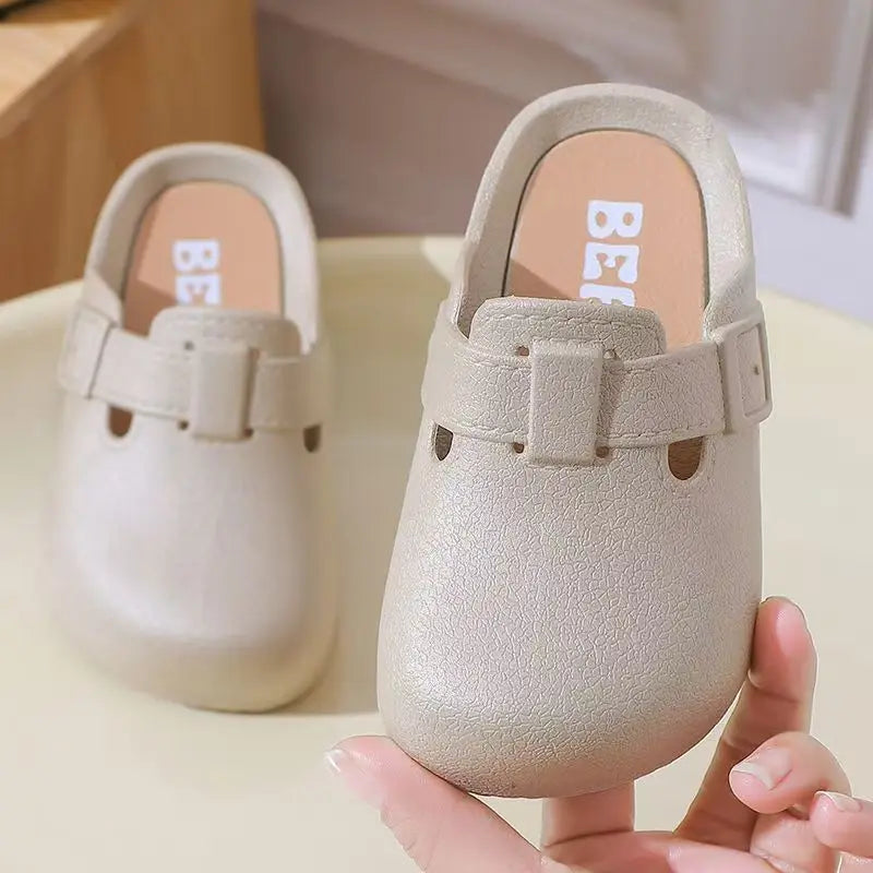 Girls Slippers Fashion Flat Bottom Children's Boken Slippers Suitable for All Seasons Indoor Outdoor Comfortable Children's Slip