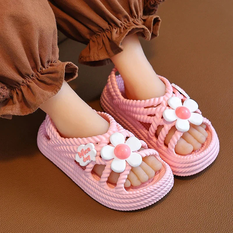 2024 New Children's Slippers Summer Girls and Boys Bathroom Home Anti slip Beach Shoes Soft Soled Baby Sandals