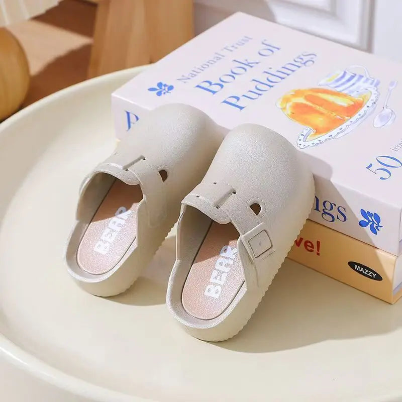 Girls Slippers Fashion Flat Bottom Children's Boken Slippers Suitable for All Seasons Indoor Outdoor Comfortable Children's Slip