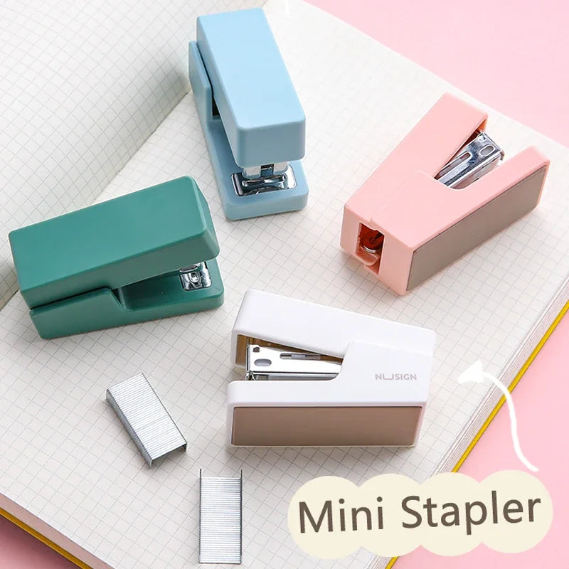 DELI Mini Stapler Set Portable Color Paper Binding Machine Use 24/6 26/6 Staples Fashion Stationery Office Supplies